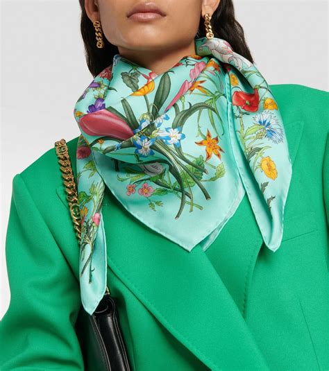 gucci scarf with memories of paris print